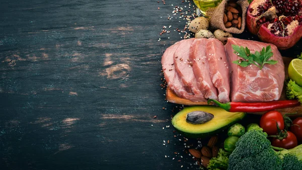 Здорова Їжа Сире Ясо Авокадо Броколі Свіжі Овочі Горіхи Фрукти — стокове фото