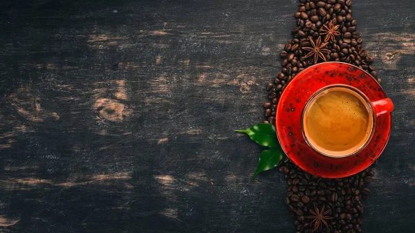 Café Caliente Americano Una Taza Canela Sobre Fondo Madera Negro —  Fotos de Stock