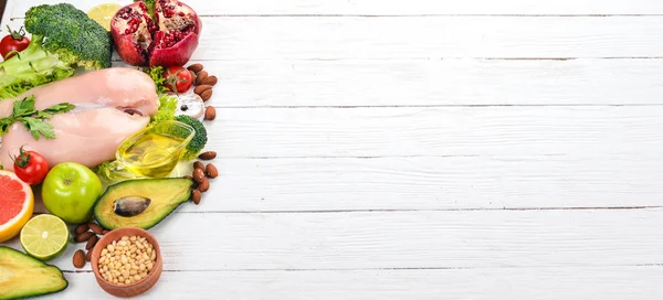 Gezonde Voeding Kipfilet Avocado Broccoli Verse Groenten Noten Vruchten Een — Stockfoto