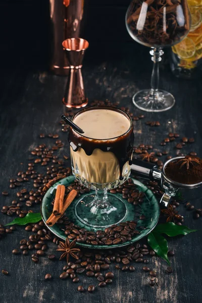 Egy Illatos Csésze Kakaót Tejet Csokoládé Fekete Fából Készült Háttér — Stock Fotó