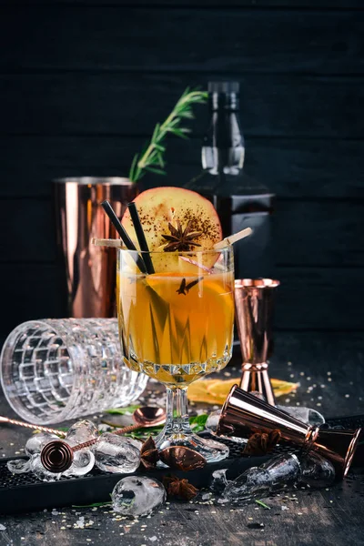 Hot Alcoholic Cocktails Hroh Apple Black Wooden Background — Stock Photo, Image