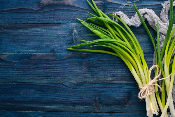 Verse Groene Een Houten Achtergrond Bovenaanzicht Vrije Ruimte Voor Tekst — Stockfoto