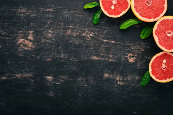 Verse Grapefruit Vruchten Een Houten Achtergrond Bovenaanzicht Kopiëren Van Ruimte — Stockfoto
