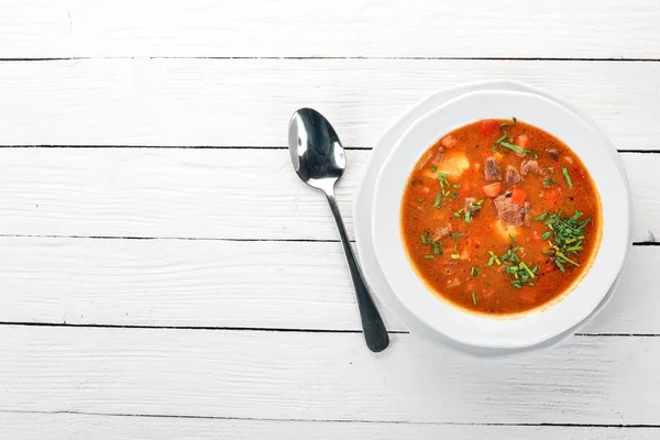 Soup with beef tomatoes and fresh vegetables. On a wooden background. Top view. Copy space. — Stock Image Soup Beef Tomatoes Fresh Vegetables Wooden Background Top View Copy Royalty Free Stock Images