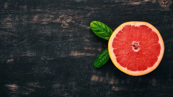 Verse Grapefruit Vruchten Een Houten Achtergrond Bovenaanzicht Kopiëren Van Ruimte — Stockfoto