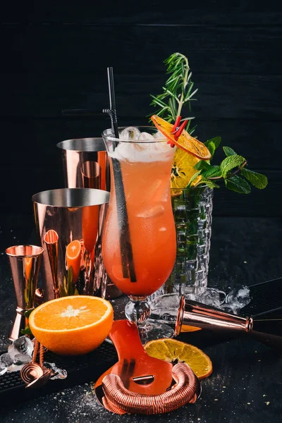 Αλκοολούχα Κοκτέιλ Σεξ Στην Παραλία Πορτοκαλί Μαύρο Φόντο Ξύλινη — Φωτογραφία Αρχείου