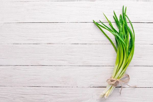 Cipolla Verde Fresca Fondo Legno Vista Dall Alto Spazio Libero — Foto Stock