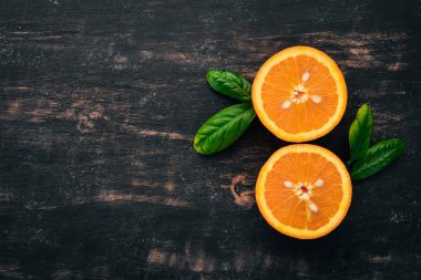 Taze turuncu. Meyve. Ahşap bir arka plan üzerinde. Üstten Görünüm. Kopya alanı.