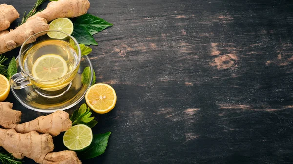 Chá Com Hortelã Gengibre Limão Bebida Quente Fundo Madeira Vista — Fotografia de Stock