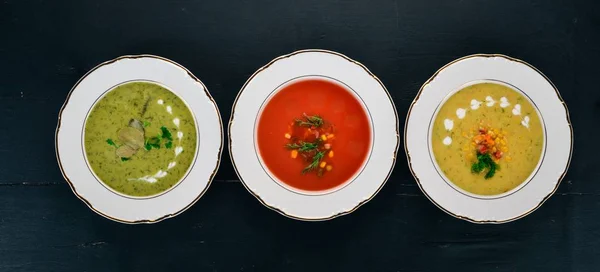 Set Aus Heißen Farbigen Gemüsesuppen Brokkoli Suppe Mais Tomatensuppe Gesunde — Stockfoto