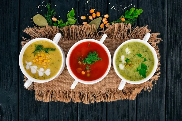 Set Aus Heißen Farbigen Gemüsesuppen Brokkoli Suppe Mais Tomatensuppe Gesunde — Stockfoto