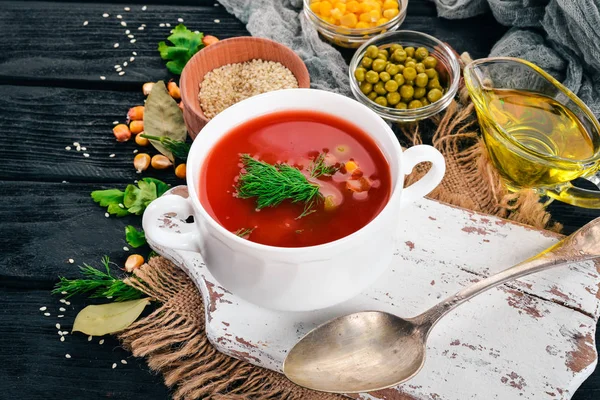 Tomatensuppe Mit Chili Und Gemüse Gesunde Ernährung Auf Schwarzem Holzgrund — Stockfoto