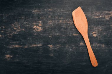 Mutfak ahşap araçlar. Üstten Görünüm. Ahşap bir arka plan üzerinde. Kopya alanı.
