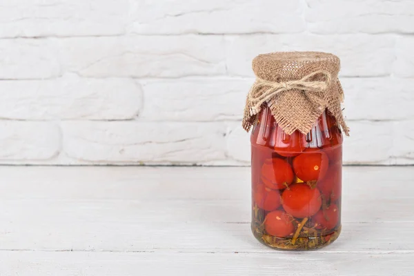 Tomates Cherry Marinados Frasco Existencias Comida Vista Superior Sobre Fondo —  Fotos de Stock