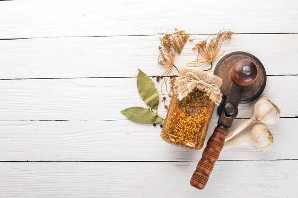 Pácolt Mustár Egy Jar Készletek Élelmiszer Felülnézet Fából Készült Háttér — Stock Fotó