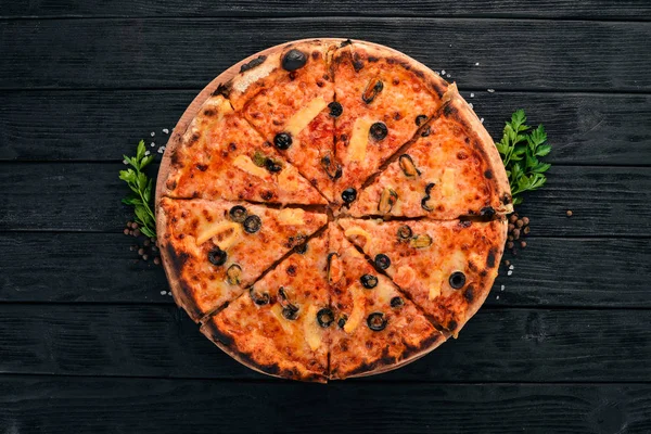 Pizza Con Mariscos Queso Vista Superior Sobre Fondo Madera Copiar — Foto de Stock