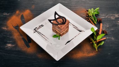 Tatlı. Pasta Spartak. Ahşap bir arka plan üzerinde. Üstten Görünüm. Kopya alanı.