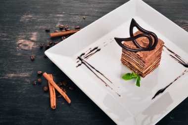 Tatlı. Pasta Spartak. Ahşap bir arka plan üzerinde. Üstten Görünüm. Kopya alanı.