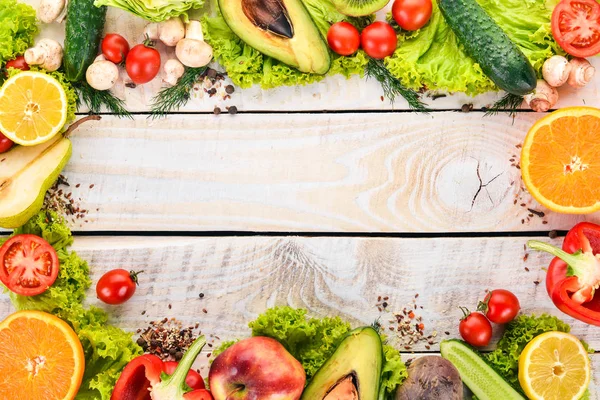 Comida Saludable Hortalizas Frutas Sobre Fondo Madera Blanca Vista Superior —  Fotos de Stock