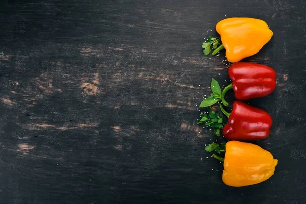 Fresh Bulgarian pepper. Paprika. On a wooden background. Top view. Copy space. — Stock Image Fresh Bulgarian Pepper Paprika Wooden Background Top View Copy Space Royalty Free Stock Images