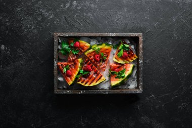 Buzlu ahududu ızgara karpuz. Üst Manzara. Boş kopyalama alanı.