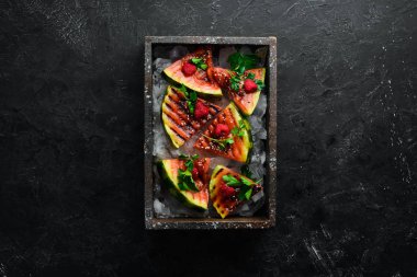 Buzlu ahududu ızgara karpuz. Üst Manzara. Boş kopyalama alanı.