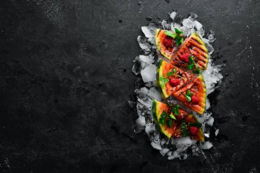 Buzlu ahududu ızgara karpuz. Üst Manzara. Boş kopyalama alanı.