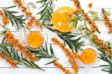 Deniz karabatağı çayı. Sıcak kış içeceği. Üst Manzara. Metnin için boş yer.