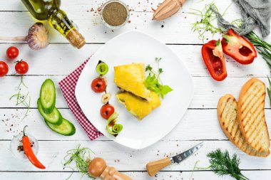 Mantarlı ve peynirli krep. Üst Manzara. Metnin için boş yer.