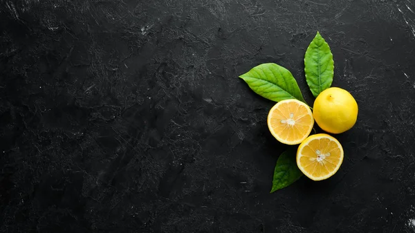 Citrons Jaunes Frais Avec Des Feuilles Agrumes Sur Fond Pierre — Photo