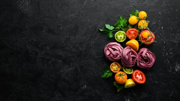 Massa Seca Com Óleo Tomate Colorido Salsa Cozinha Tradicional Italiana — Fotografia de Stock
