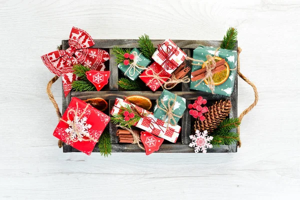 Decorazioni Natalizie Capodanno Una Scatola Legno Vista Dall Alto — Foto Stock