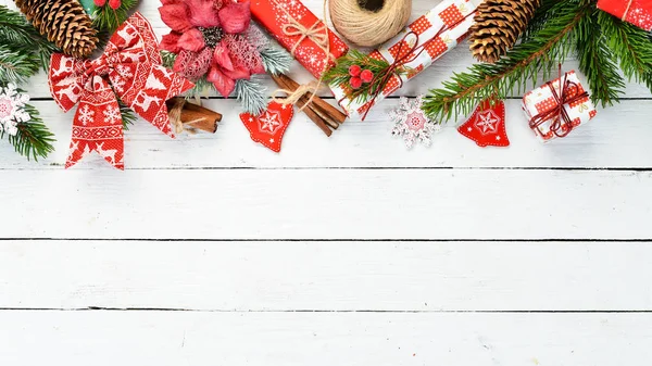 Natal Fundo Branco Madeira Com Presentes Decorações Vista Superior — Fotografia de Stock