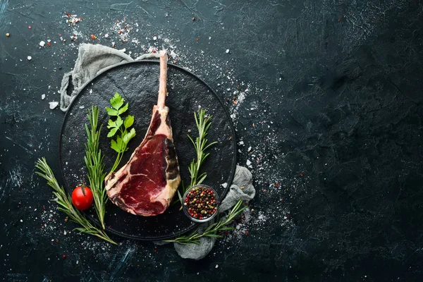 Nyers Száraz Steak Csonton Tomahawk Steak Fekete Háttérrel Első Látásra — Stock Fotó