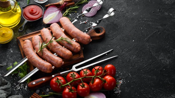 Rohe Schweinswürste Mit Rosmarin Und Gemüse Ansicht Von Oben Freiraum — Stockfoto