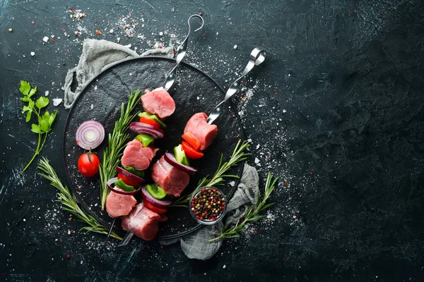 Kebab Crudo Vitello Con Rosmarino Verdure Vista Dall Alto Spazio — Foto Stock