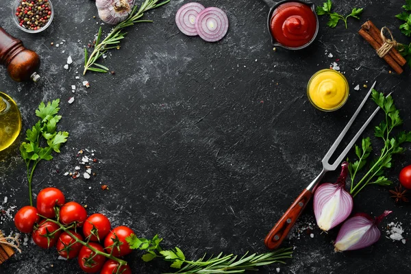 Pedra Preta Fundo Cozinha Especiarias Legumes Vista Superior Espaço Livre — Fotografia de Stock