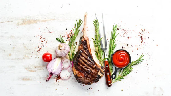 Tomahawk Steak Csonton Rozmaringgal Fűszerekkel Grillezve Első Látásra Szabad Hely — Stock Fotó