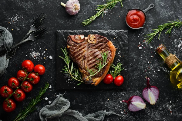 Bone Steak Grilovaný Rozmarýnem Kořením Horní Pohled Volné Místo Pro — Stock fotografie