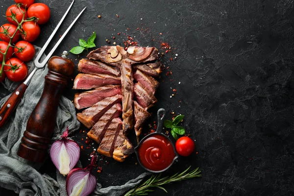 Filete Ternera Asado Rodajas Con Romero Especias Vista Superior Espacio —  Fotos de Stock