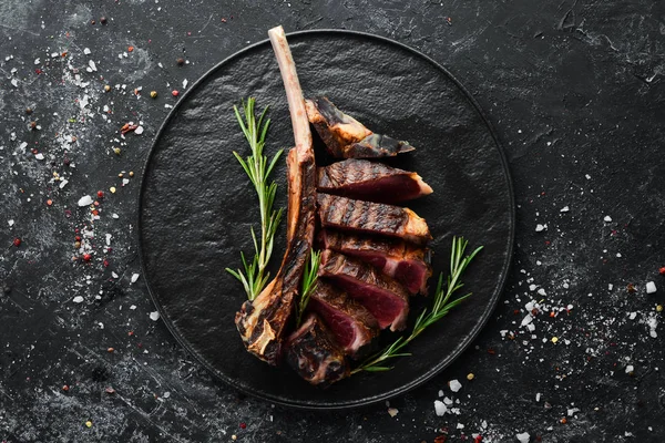 Grilovaný Hovězí Steak Rozmarýnem Kořením Horní Pohled Volné Místo Pro — Stock fotografie