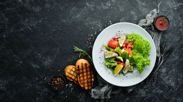 Salade Met Groenten Feta Kaas Plantaardige Salade Bovenaanzicht Gratis Kopieerruimte — Stockfoto