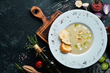 Mantar kremalı çorba. Üst Manzara. Metnin için boş yer.