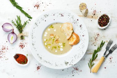 Mantar kremalı çorba. Üst Manzara. Metnin için boş yer.