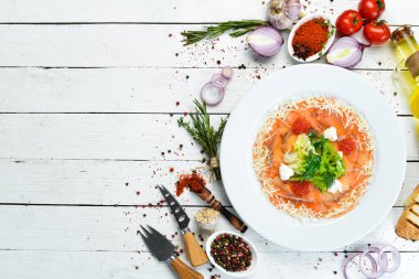 Kırmızı havyarlı somon carpaccio. Üst Manzara. Metnin için boş yer.