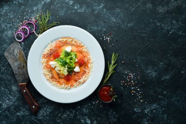 Kırmızı havyarlı somon carpaccio. Üst Manzara. Metnin için boş yer.