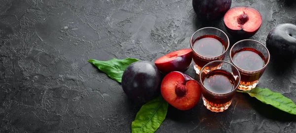 Slivovica Vodka Prune Brandy Prune Dans Une Bouteille Sur Une — Photo