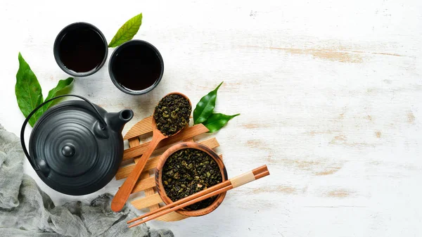 Isıtıcılı Çin Yeşil Çayı Siyah Taştan Bir Arka Planda Üst — Stok fotoğraf