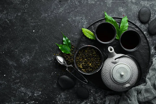 Κινέζικο Πράσινο Τσάι Ένα Φλιτζάνι Βραστήρα Φόντο Μαύρης Πέτρας Στο — Φωτογραφία Αρχείου