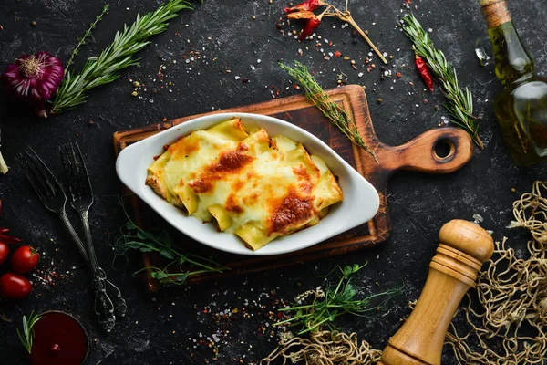 Pasta Canelones Horno Con Carne Salsa Crema Queso Cocina Italiana — Foto de Stock